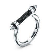 Кольцо из серебра с фианитами Кольцо из серебра с фианитами