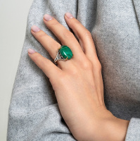 Кольцо из серебра с камнем малахит Кольцо из серебра с камнем малахит