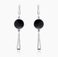 Серьги из серебра с камнем оникс Серьги из серебра с камнем оникс