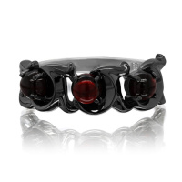 Серебряное кольцо с гранатом Серебряное кольцо с гранатом