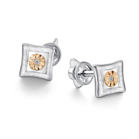 Серебряные серьги-гвоздики с бриллиантами