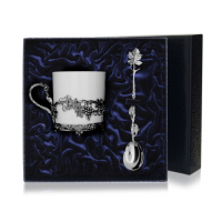 С кофейными чашками