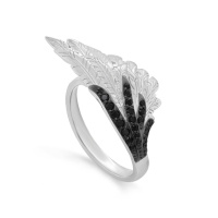 Кольцо из серебра с фианитами Кольцо из серебра с фианитами