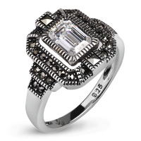 Серебряное кольцо с марказитами Swarovski и фианитом Серебряное кольцо с марказитами Swarovski и фианитом