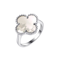 Кольцо из серебра с перламутром Кольцо из серебра с перламутром