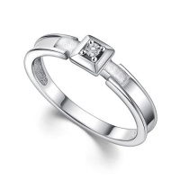 Кольцо из серебра с бриллиантом