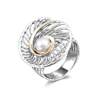 Серебряное кольцо с жемчугом и золотом