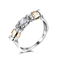 Кольцо из серебра с фианитом и позолотой Кольцо из серебра с фианитом и позолотой