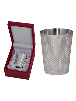 Серебряная стопка с тиснением