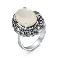 Кольцо из серебра с марказитами и перламутром