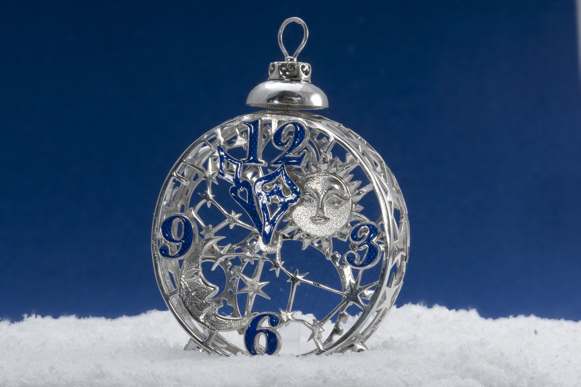 Серебряная елочная игрушка «Будильник»