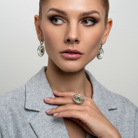 Кольцо из серебра с камнем малахит