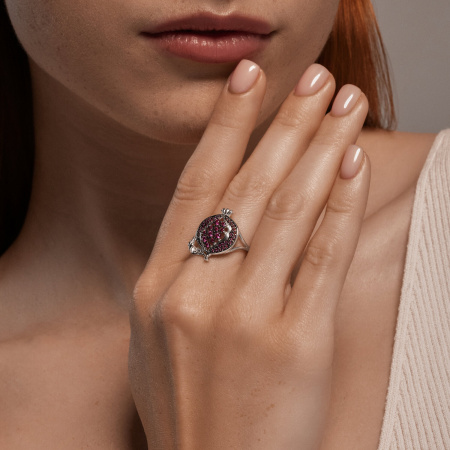Серебряное кольцо с корундом «Гранат»