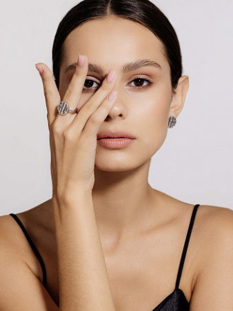 Серьги из серебра с бриллиантом