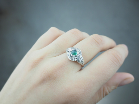 Серебряное кольцо с зеленым ониксом