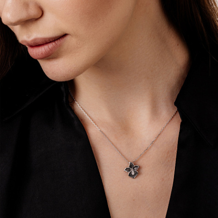 Колье из серебра «Цветок» с бриллиантом