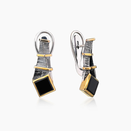 Серьги из серебра с камнем оникс