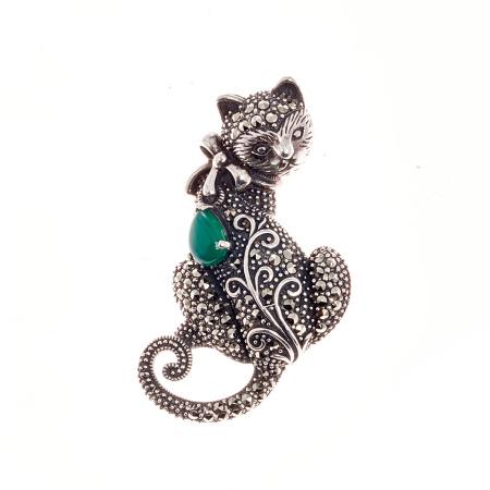 Серебряная брошь «Кошка» с марказитами и хризопразом