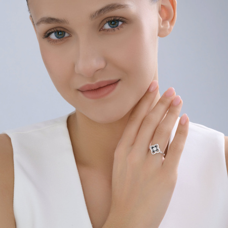 Кольцо из серебра с фианитами и эмалью «Цветок»