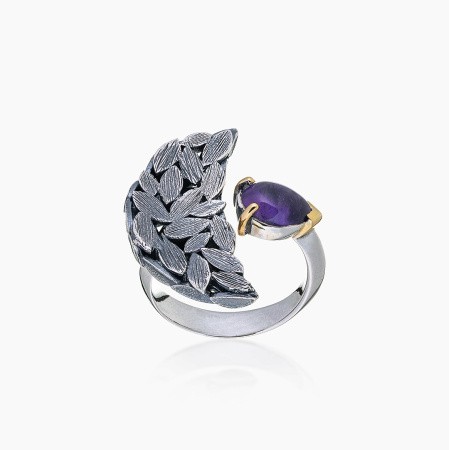 Кольцо из серебра с камнем аметист