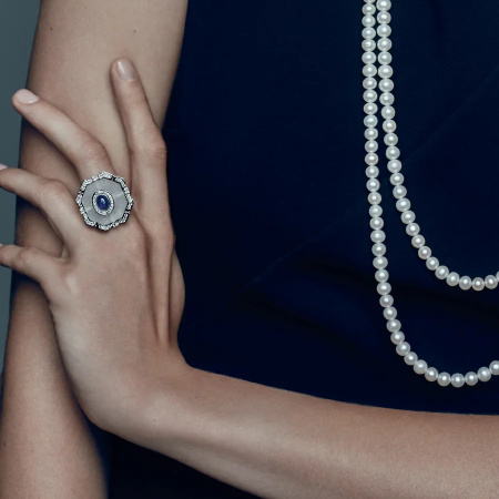 Кольцо с нано-сапфиром и белыми топазами из серебра