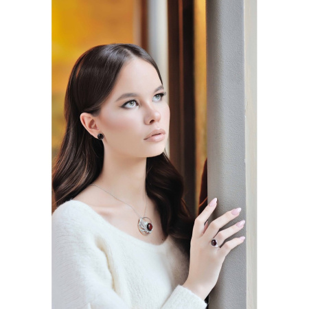 Серебряное кольцо с янтарем