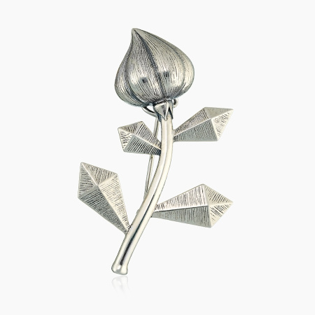 Серебряная брошь