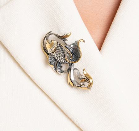 Брошь из серебра «Золотая рыбка»