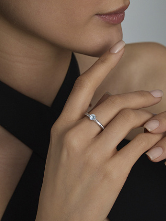 Кольцо из серебра с топазом и фианитами