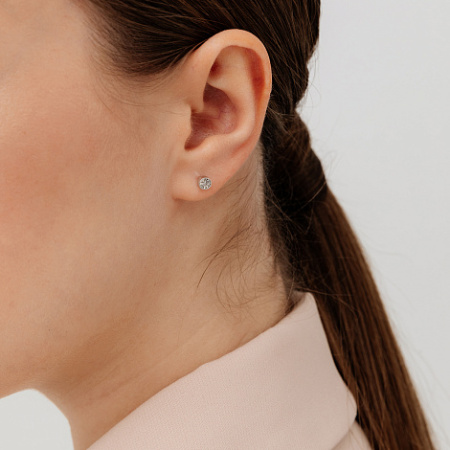 Серебряные серьги-пусеты с бриллиантом