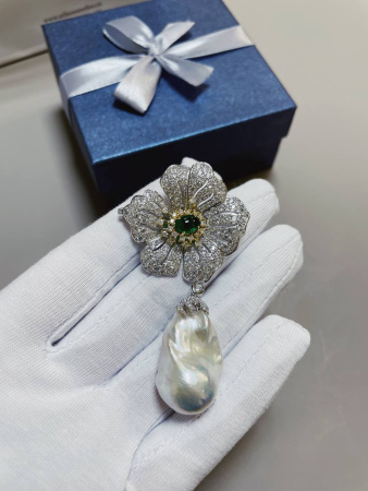 Серебряная брошь-подвеска «Цветок»