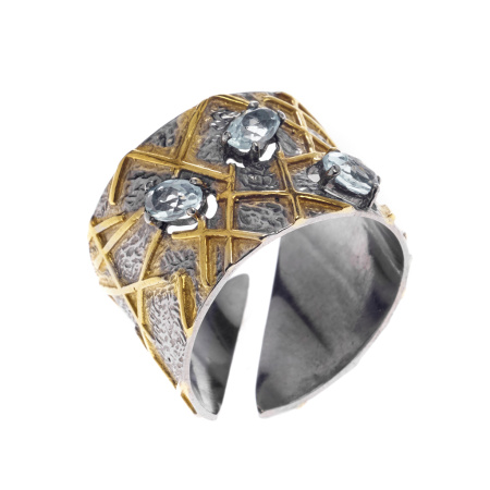 Серебряное кольцо с топазами