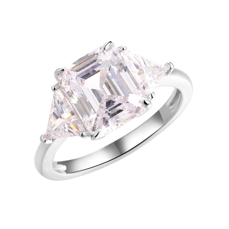 Серебряное кольцо с фианитом