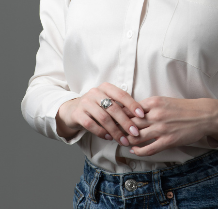 Кольцо серебряное «Хвостокоп»