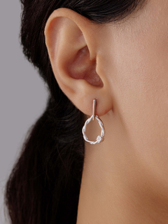 Серебряные серьги с бриллиантом