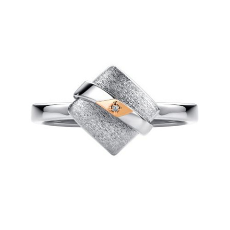 Серебряное кольцо с бриллиантом