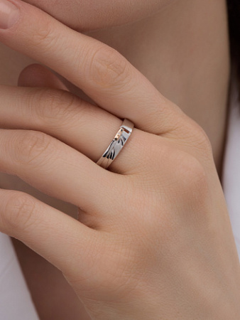 Кольцо из серебра с бриллиантом