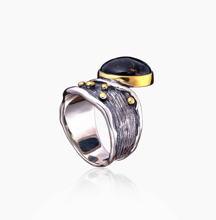 Кольцо из серебра с питерситом «Туман»