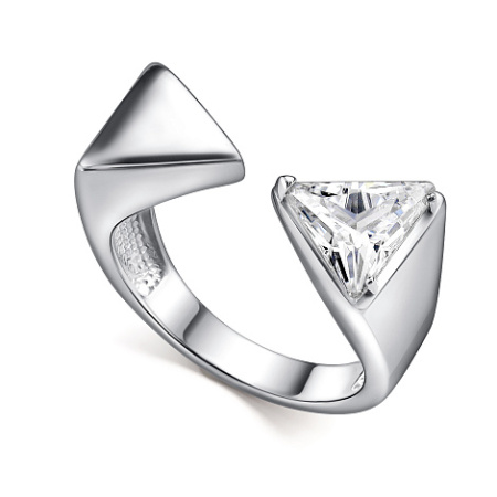 Кольцо из серебра с фианитами