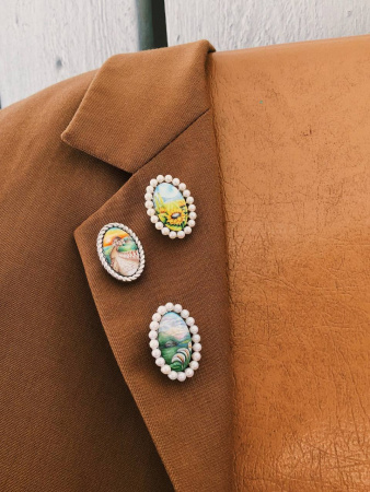 Брошь из серебра с жемчугом и эмалью «Цветы»