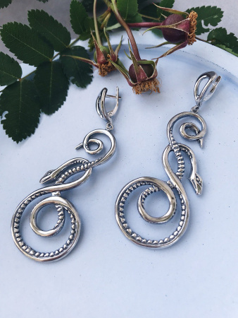 Серебряные серьги «Искуситель»