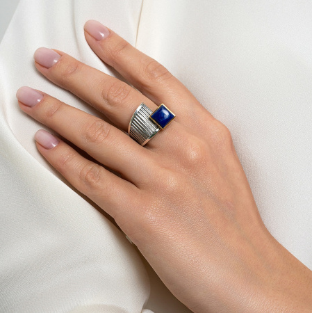 Серебряное кольцо с лазуритом