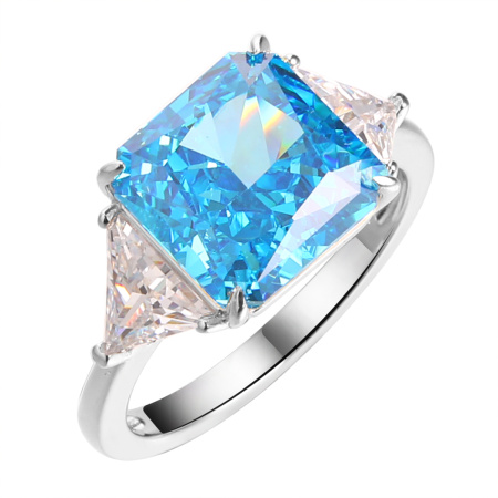 Кольцо из серебра с фианитами