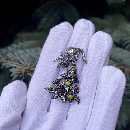 Брошь из серебра 925 Кот и елка новогодняя