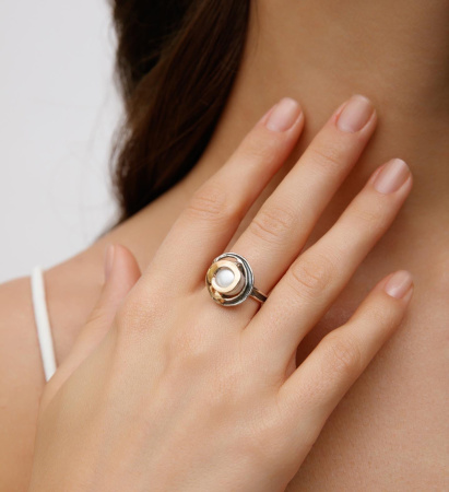 Серебряное кольцо с жемчугом и позолотой