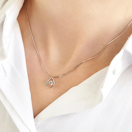 Серебряная подвеска с танцующими фианитами