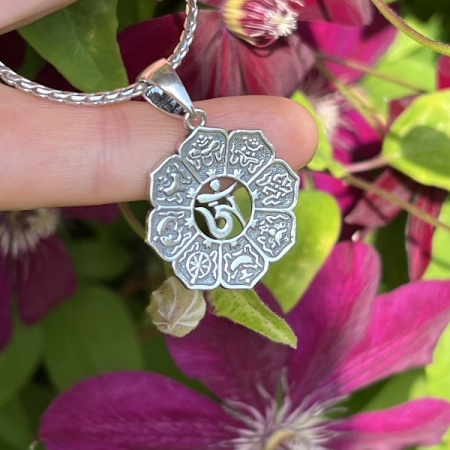 Серебряный кулон «Аштамангала»