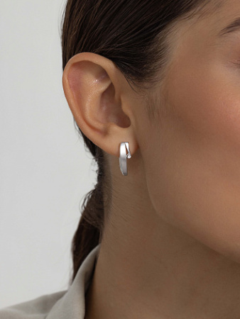 Серьги из серебра с бриллиантом