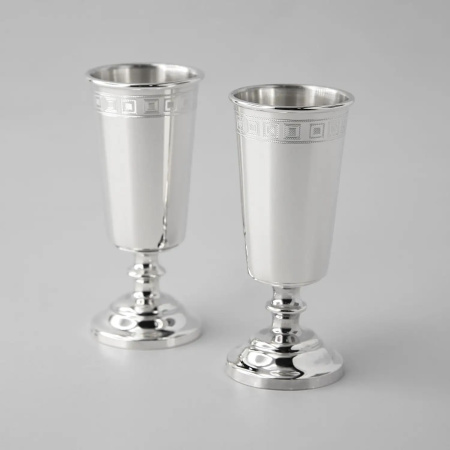 2 серебряные рюмки «Джентльмен» с гравировкой квадрат