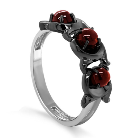 Серебряное кольцо с гранатом